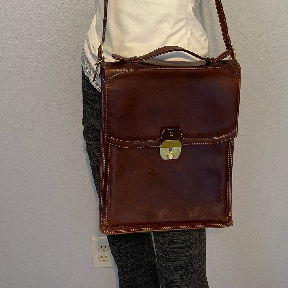 Vintage 1980’s men’s leather book/mail/ messenger bag